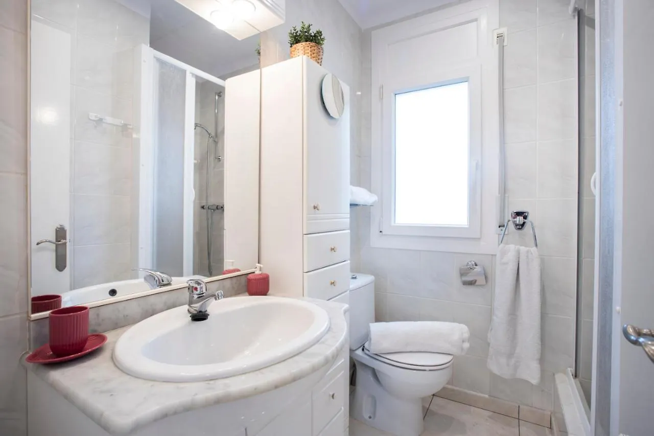 2011 Casa De Planta Baja Con Piscina Y Amarre By Homeselectspain Empuriabrava