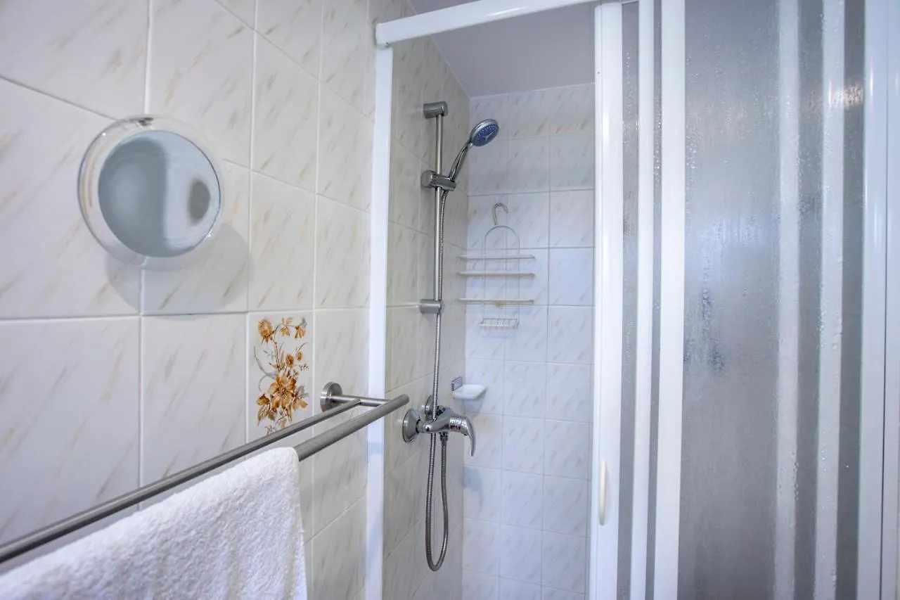 2011 Casa De Planta Baja Con Piscina Y Amarre By Homeselectspain Empuriabrava Villa