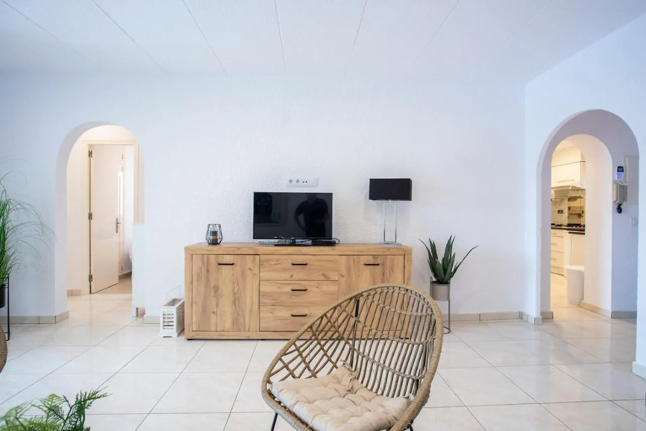 2011 Casa De Planta Baja Con Piscina Y Amarre By Homeselectspain Empuriabrava